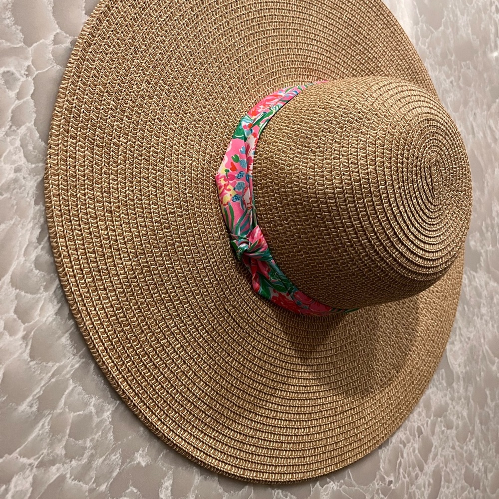 NWT Lilly Pulitzer Floppy Beach Hat Pink Floral Journey To The Jungly - Picture 2 of 5